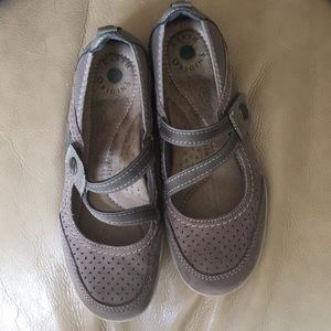 Earth origins closed toe shoes.